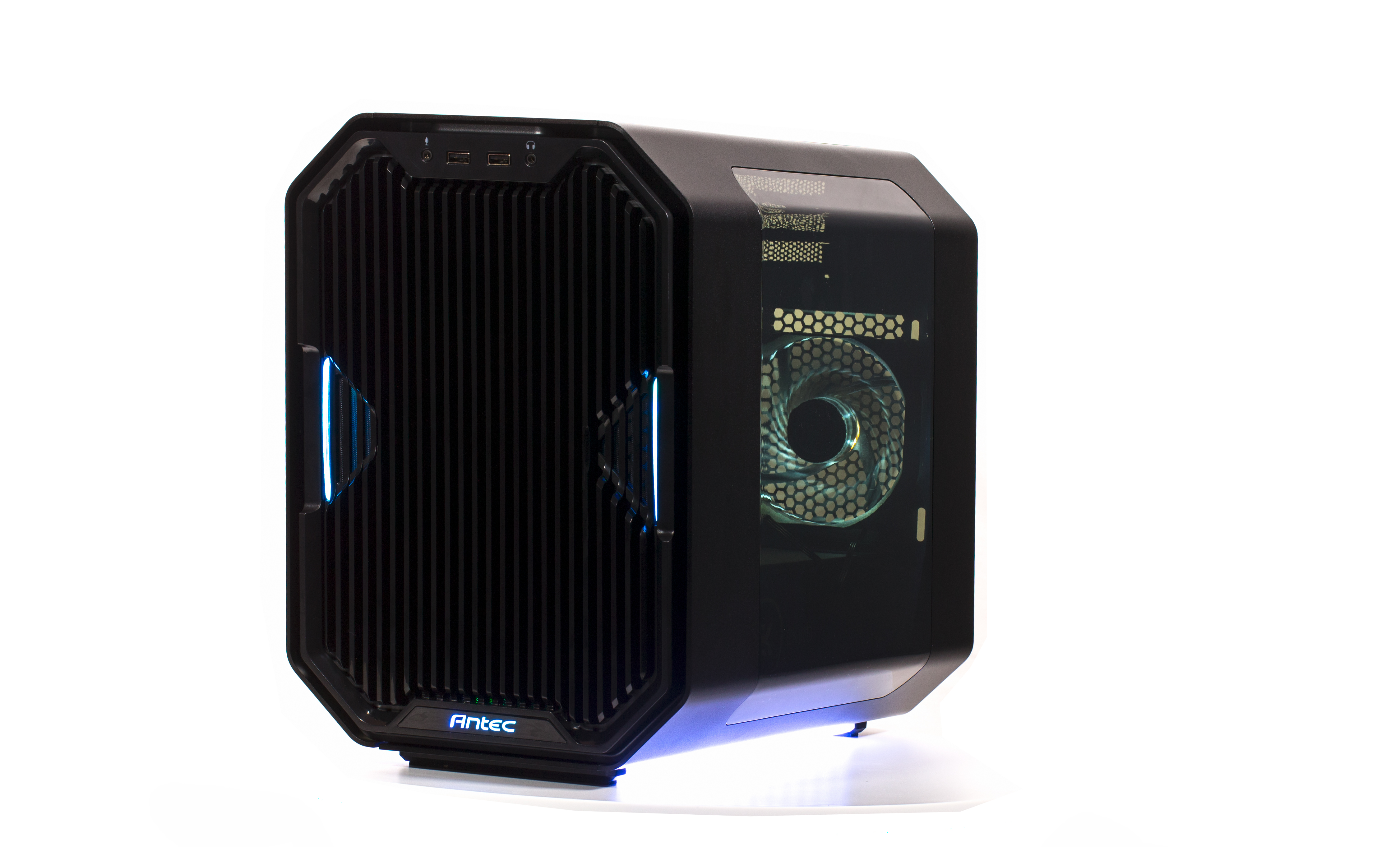 Antec Cube EKWB diagonal2  - Blue-White illuminated