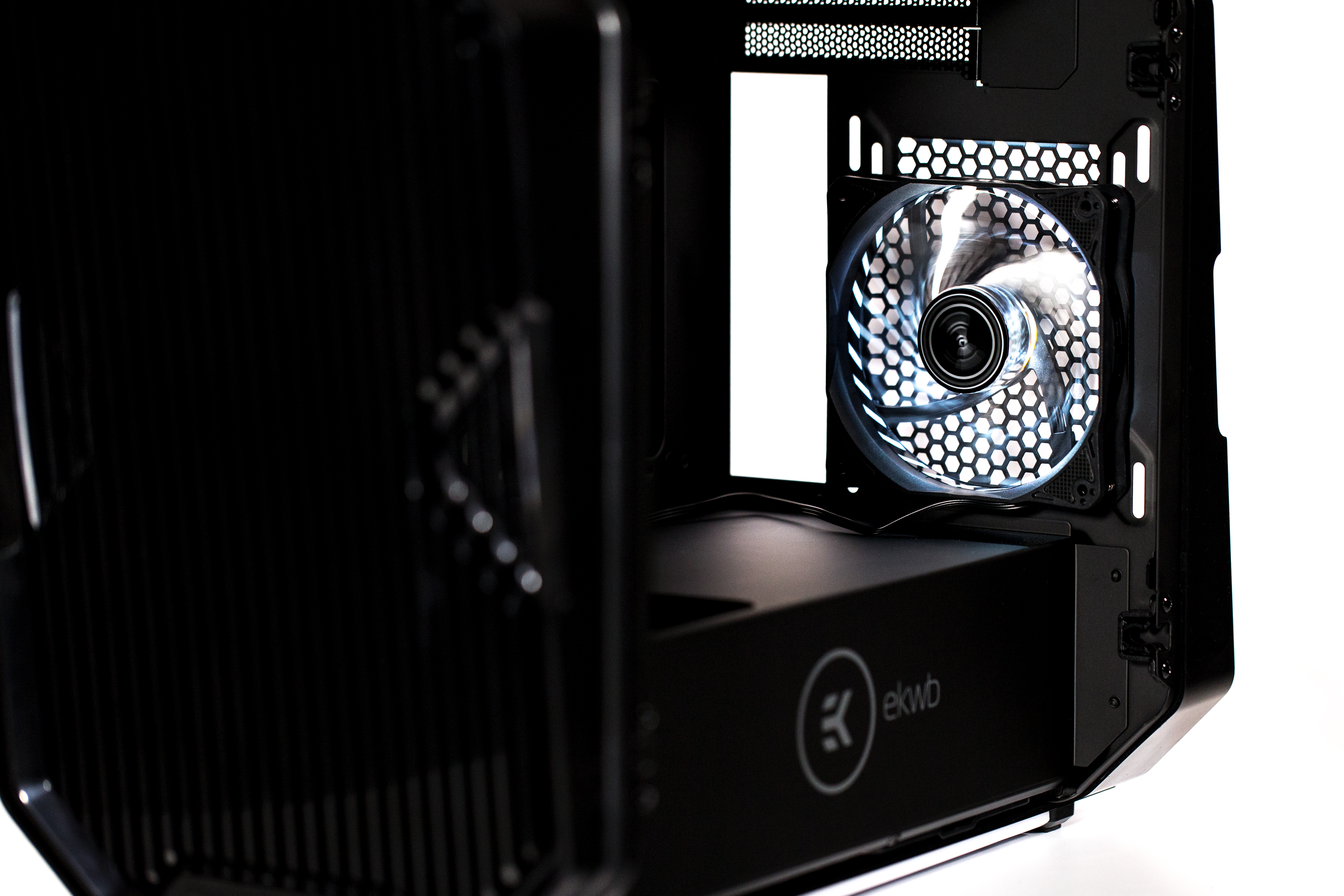 Antec Cube EKWB - White LED fan Antec Cube EKWB - White LED fan